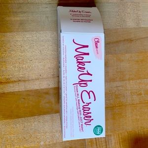 Clean white makeup eraser. Brand new.